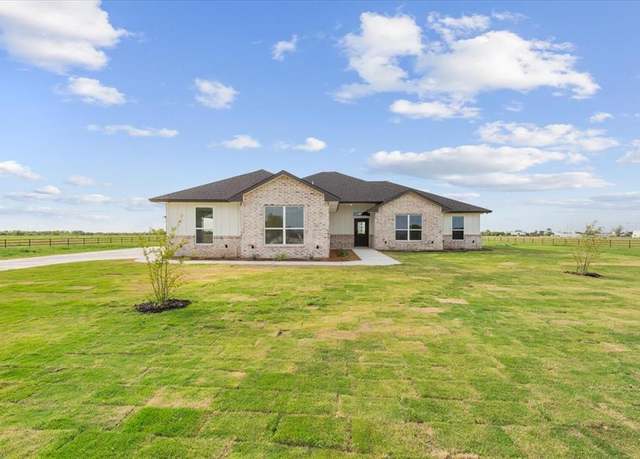 Property at 108 Cougar Ln, Lott, TX 76656, 4 beds, 2.5 baths