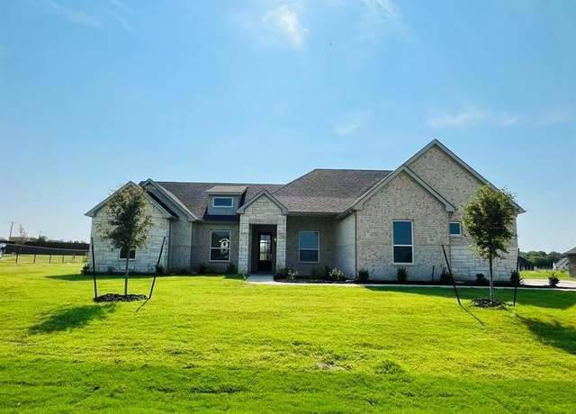 Property at 1305 Green Ridge Dr, Weatherford, TX 76085, 4 beds, 2.5 baths