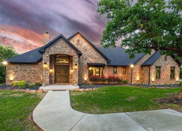 Property at 204 Shady Oaks Dr, Runaway Bay, TX 76426, 3 beds, 3 baths