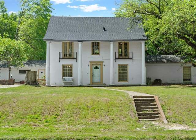 Property at 405 E Hubbard St, Lindale, TX 75771, 4 beds, 3.5 baths