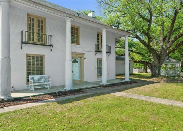 Property at 405 E Hubbard St, Lindale, TX 75771, 4 beds, 3.5 baths