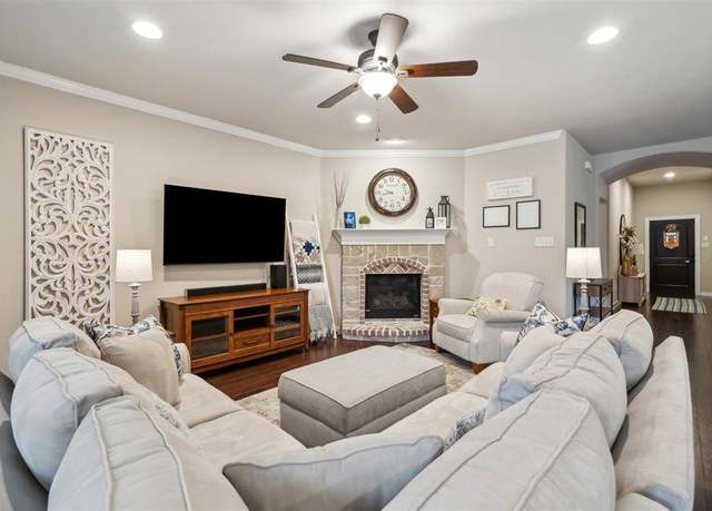 Property at 8332 Trickham Bnd, Fort Worth, TX 76131, 4 beds, 2 baths