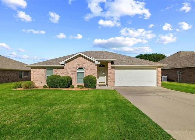 Property at 218 Whispering Dell Ln, Weatherford, TX 76085, 4 beds, 2 baths