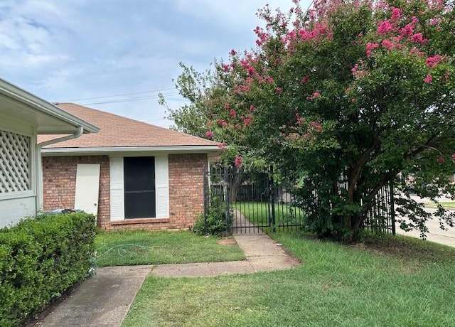 Property at 4200 Wingrove Dr, Arlington, TX 76015, 2 beds, 1 bath