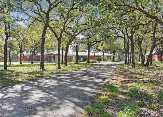 Property at 1401 Cactus St, Mineral Wells, TX 76067, 3 beds, 2 baths
