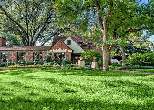 Property at 1151 N Plymouth Rd, Dallas, TX 75208, 4 beds, 4.5 baths