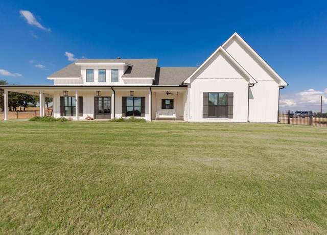 Property at 469 Rolling Hills Blvd, Alvord, TX 76225, 3 beds, 2.5 baths
