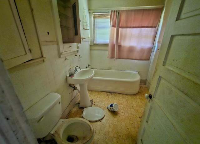 Property at 417 Martin Luther King Jr Blvd, Lufkin, TX 75904, 3 beds, 1 bath