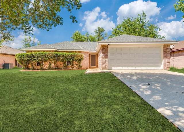 Property at 411 Buckskin Dr, Red Oak, TX 75154, 3 beds, 2 baths