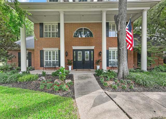 Property at 5848 Forest River Dr, Fort Worth, TX 76112, 4 beds, 3.5 baths