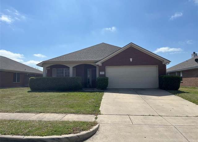 Property at 10321 Trevino Ln, Benbrook, TX 76126, 3 beds, 2 baths