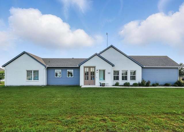 Property at 121 Bluegrass Trl, Springtown, TX 76082, 3 beds, 2.5 baths