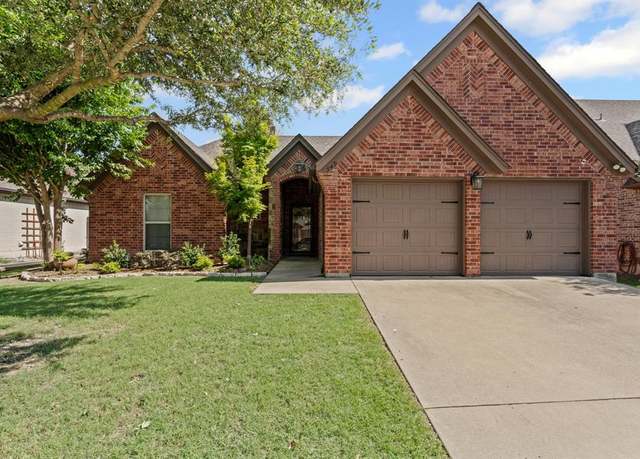 Property at 549 Magnolia Pkwy, Benbrook, TX 76126, 3 beds, 2 baths