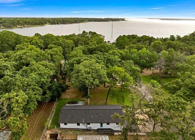 Property at 1104 Holiday Dr, Tool, TX 75143, 3 beds, 2 baths