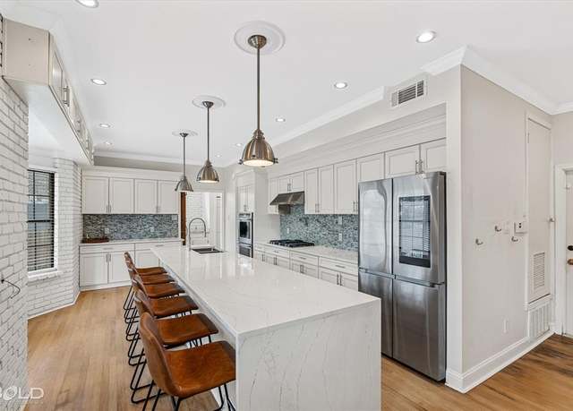 Property at 6439 Creswell Ave, Shreveport, LA 71106, 5 beds, 4.5 baths
