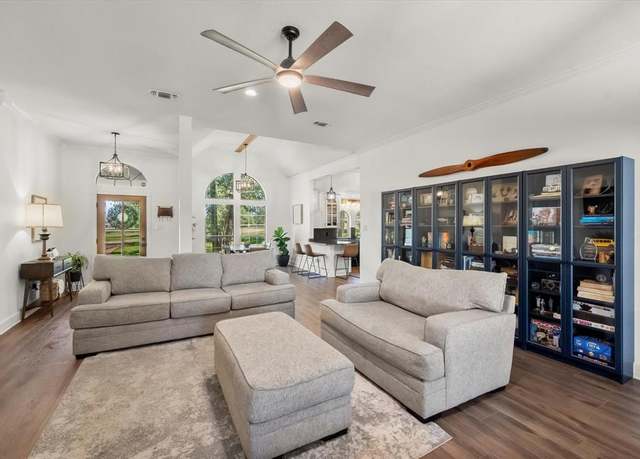 Property at 313 High Point Rd, Burleson, TX 76028, 3 beds, 2 baths
