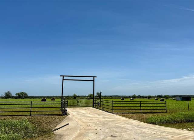 Property at 174 Private Road 107, Blum, TX 76627