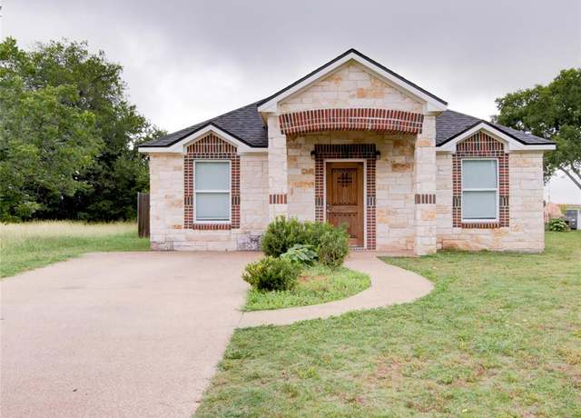 Property at 504 Johnson St, Mcgregor, TX 76657, 3 beds, 2 baths