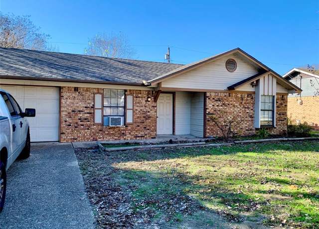 Property at 716 Southoak Dr, Athens, TX 75751, 2 beds, 1 bath