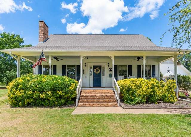 Property at 7686 Gopher Rd, Gilmer, TX 75644, 3 beds, 2.5 baths