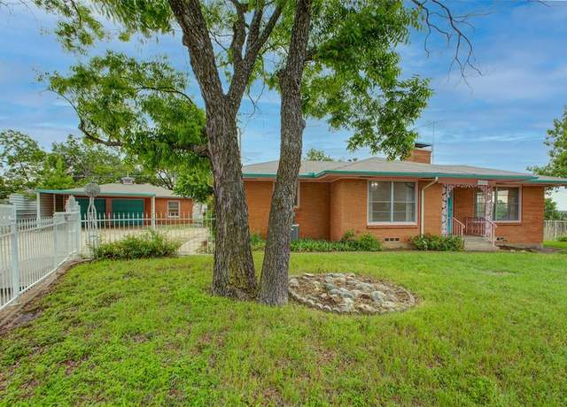 Property at 2000 Standifer St, Fort Worth, TX 76164, 3 beds, 2 baths
