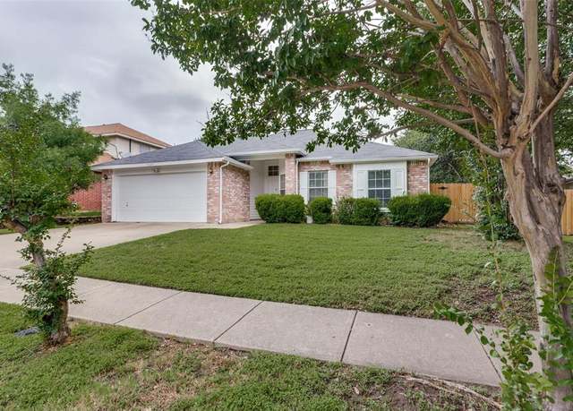Property at 5203 Rio Bravo Dr, Arlington, TX 76017, 3 beds, 2 baths