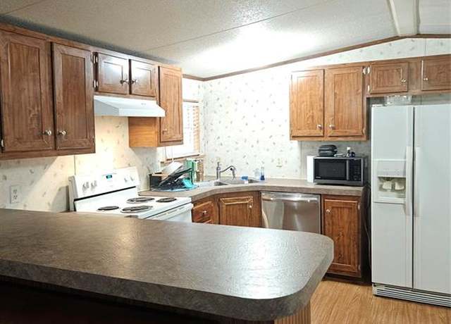 Property at 5615 Tin Top Hwy, Granbury, TX 76048, 3 beds, 2 baths