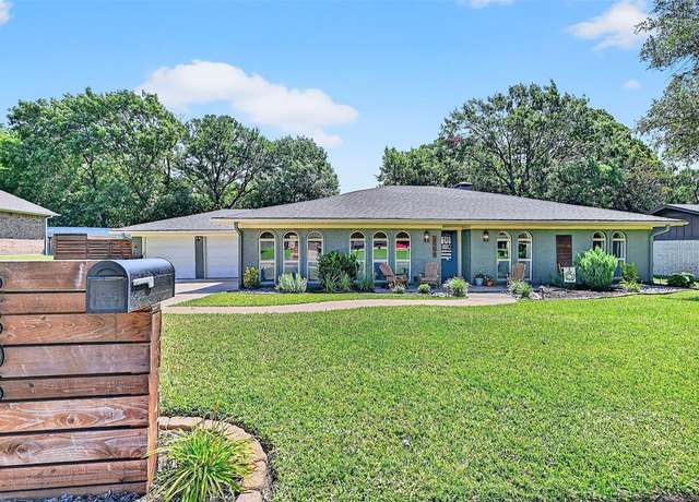 Property at 2305 Ridgewood Dr, Sherman, TX 75092, 4 beds, 2.5 baths