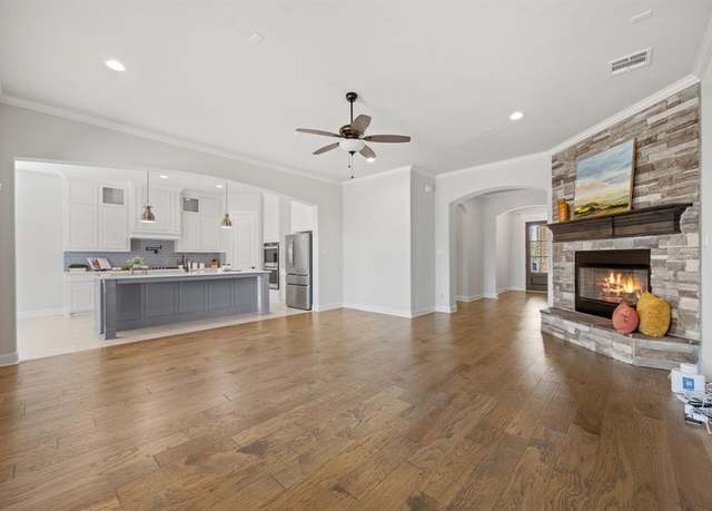 Property at 1109 Rendon Pl, Mansfield, TX 76063, 4 beds, 3.5 baths