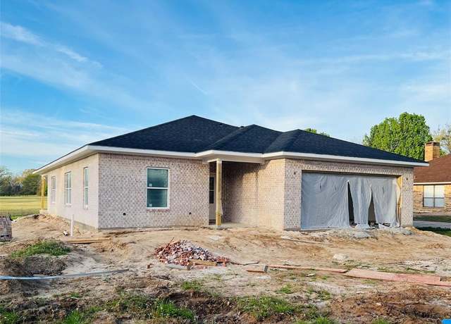 Property at 2408 Matthew Dr, Mount Pleasant, TX 75455, 3 beds, 2 baths