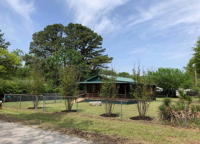 Property at 132 Keck St, Nocona, TX 76255, 2 beds, 1 bath