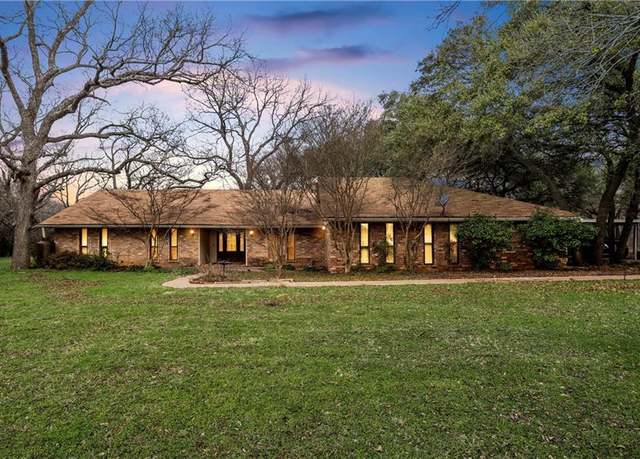 Property at 472 Coxs Oak Valley Rd, Waco, TX 76705, 4 beds, 3 baths