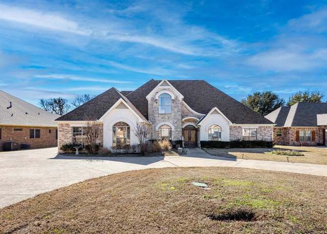 Property at 2924 Preston Club Dr, Sherman, TX 75092, 4 beds, 3.5 baths