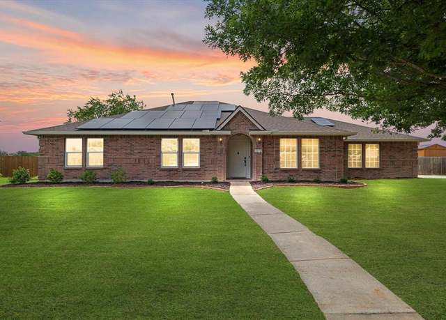 Property at 1036 Ridgetop Dr, Justin, TX 76247, 4 beds, 2 baths