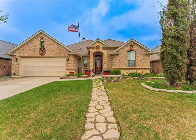 Property at 809 Big Willow Dr, Saginaw, TX 76179, 4 beds, 3 baths