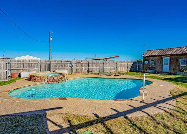 Property at 520 Private Road 1615, Stephenville, TX 76401, 4 beds, 2 baths