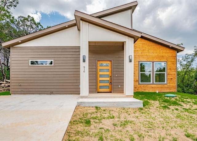 Property at 916 Colorado River Dr, Granbury, TX 76048, 2 beds, 2 baths