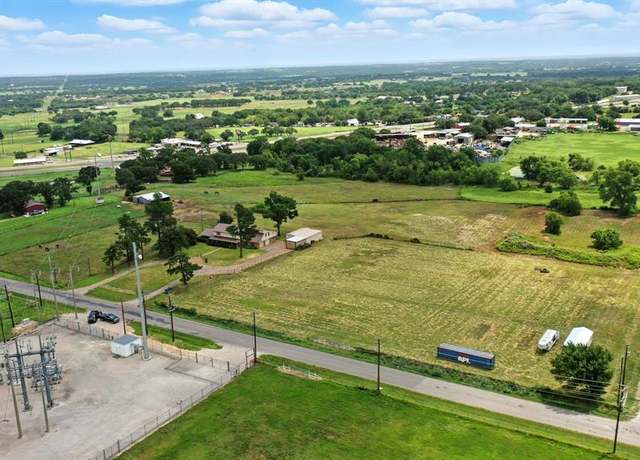 Property at 303 New Highland Rd, Springtown, TX 76082, 5 beds, 4 baths