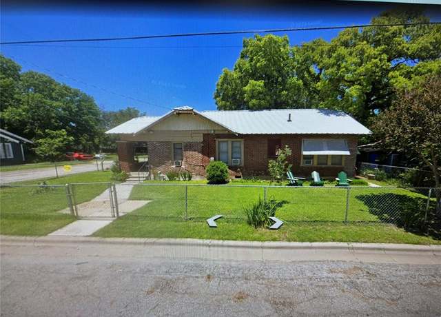 Property at 1216 3rd St, Brownwood, TX 76801, 3 beds, 1 bath