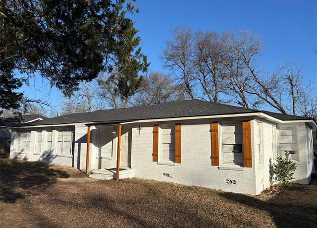 Property at 104 Leland Dr, Athens, TX 75751, 4 beds, 2 baths