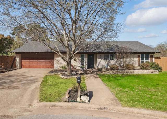 Property at 304 Westview Ter, Midlothian, TX 76065, 3 beds, 2 baths