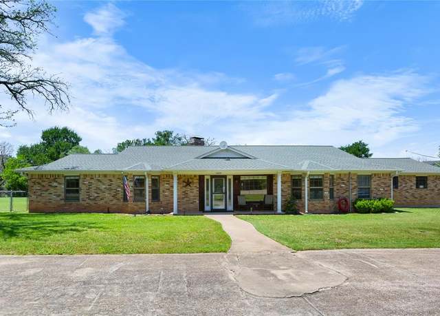 Property at 2485 Garrett Ln, China Spring, TX 76633, 3 beds, 2.5 baths