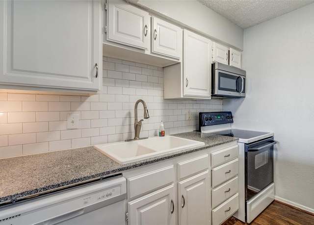 Property at 5757 E University Blvd Unit 22T, Dallas, TX 75206, 2 beds, 2.5 baths
