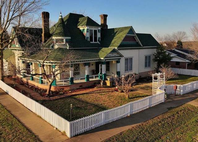 Property at 303 Market St W, Honey Grove, TX 75446, 3 beds, 2.5 baths