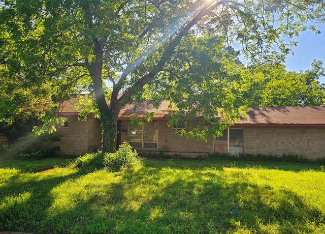 Property at 301 N 8th Ave, Teague, TX 75860, 3 beds, 2 baths