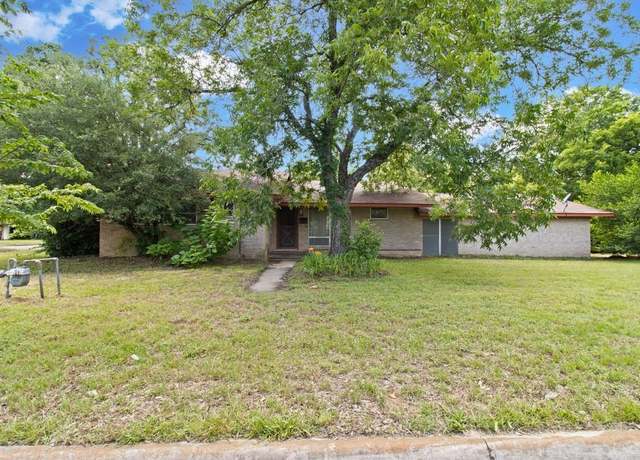 Property at 301 N 8th Ave, Teague, TX 75860, 3 beds, 2 baths