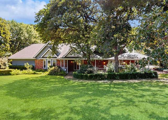 Property at 917 Hillside Dr, Copper Canyon, TX 75077, 3 beds, 2.5 baths