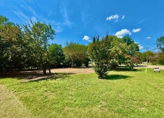 Property at 104 S Lamar St, Tioga, TX 76271