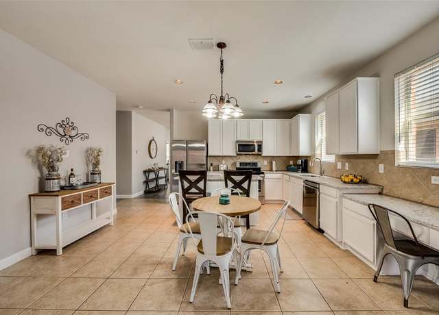 Property at 2925 Clear Creek Dr, Rockwall, TX 75032, 4 beds, 3 baths