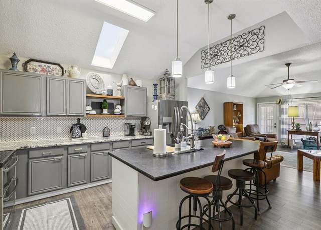 Property at 834 Ponselle Dr, Arlington, TX 76001, 3 beds, 2 baths